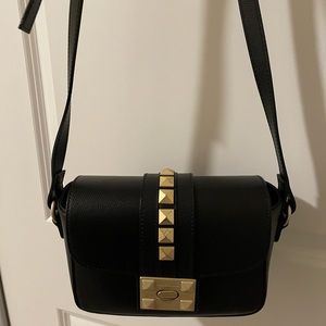 Valentino by Mario in black leather cross bag